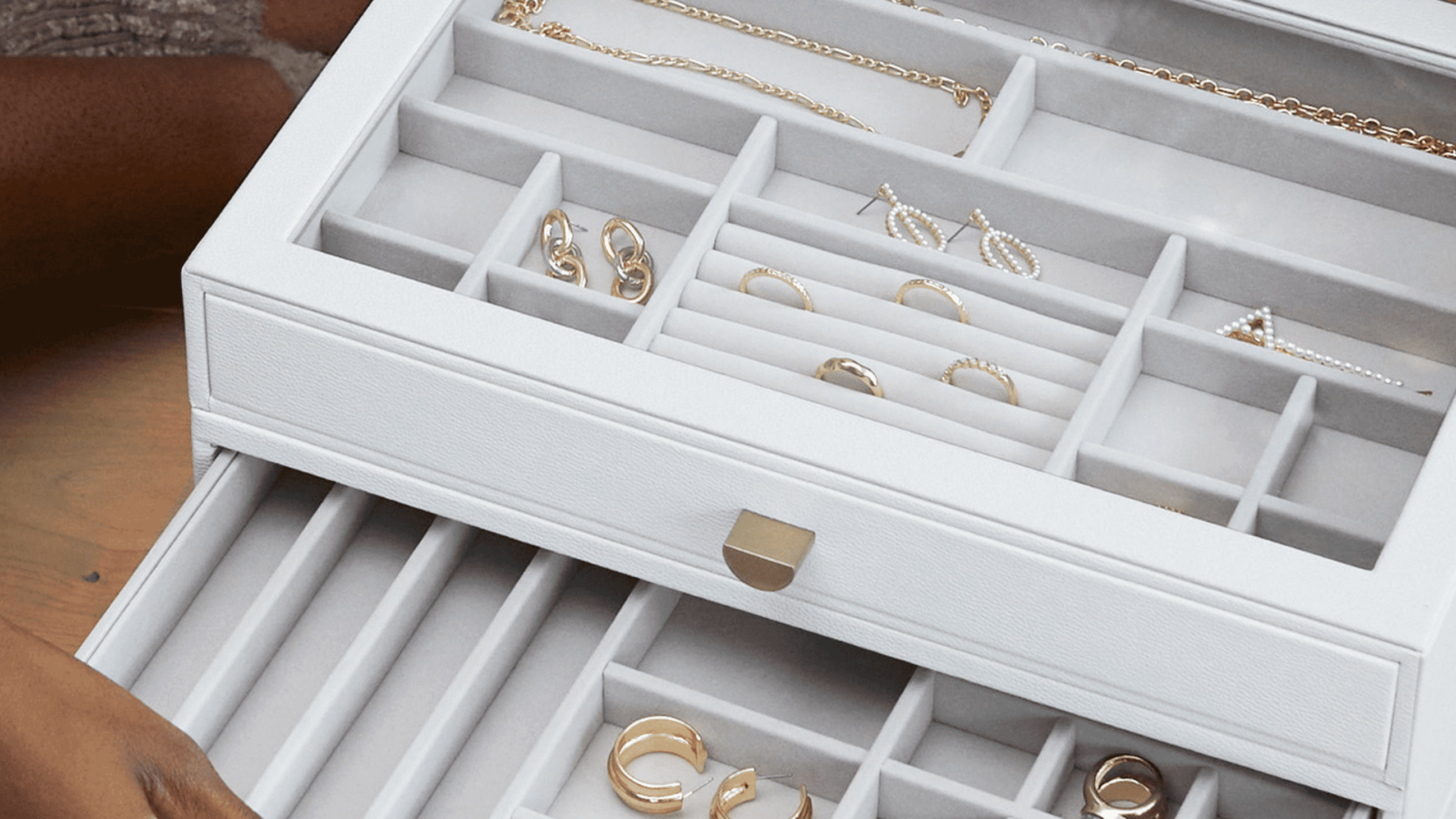 How to Organise Your Jewellery Collection to Keep It Beautifully Displayed And Tangle-Free